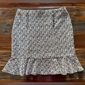 Soho Apparel Women’s M White And Black Tweed Flounce Skirt